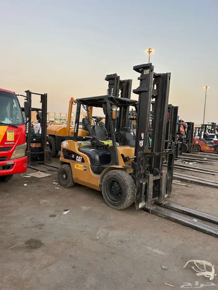 روافع رافعات شوكيه للإيجار شهري يومي سنوي بساىق وبدون ساىق 5