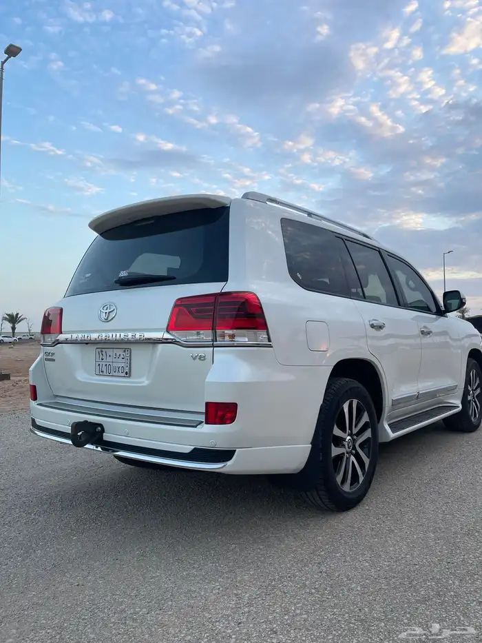 لاندكروزر 2019 تورنق بانزين تم البيع 4