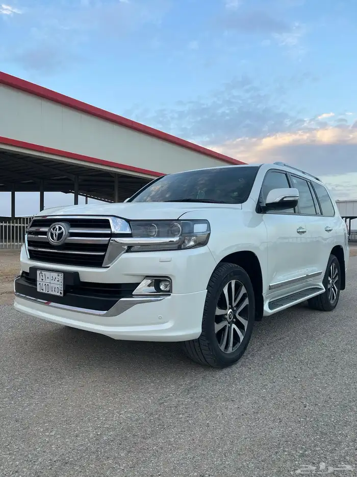 لاندكروزر 2019 تورنق بانزين تم البيع 0