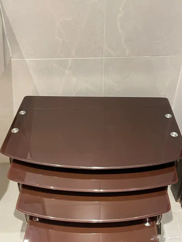 طاولات قزاز لون بني 0