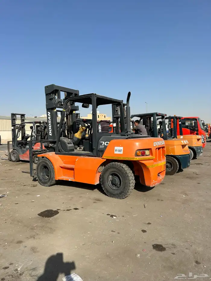 روافع رافعات شوكيه للإيجار شهري يومي سنوي بساىق وبدون ساىق 4