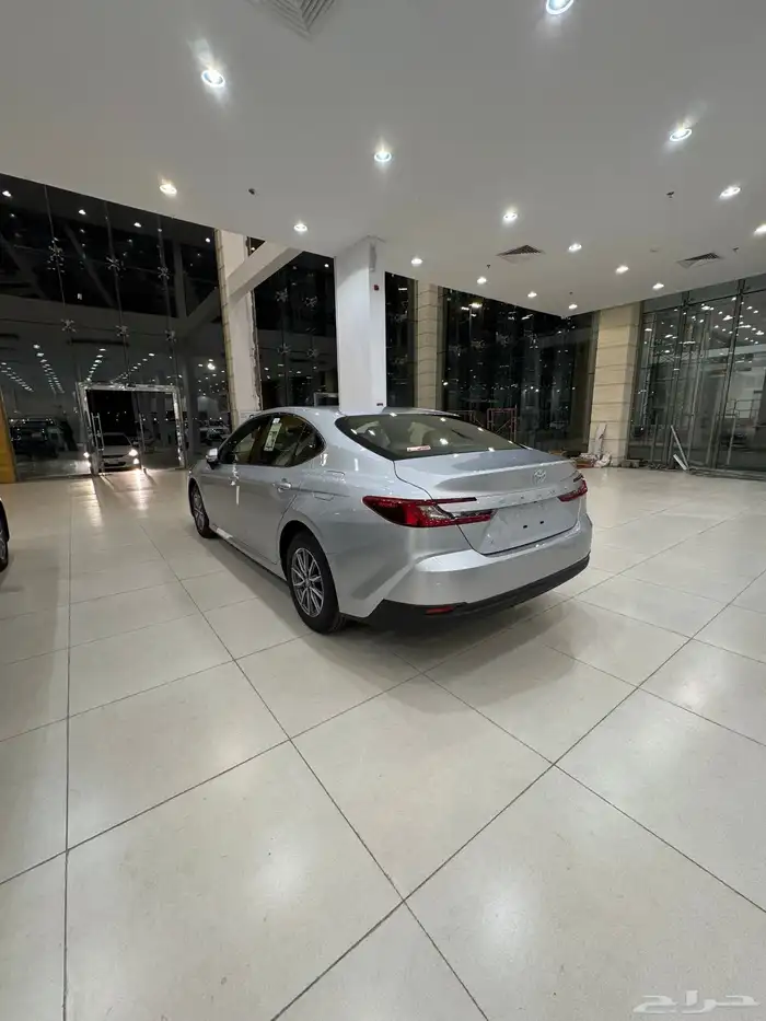 تويوتا كامري موديل 2025 ستاندر و نص فل اقل سعر بالسوق 4