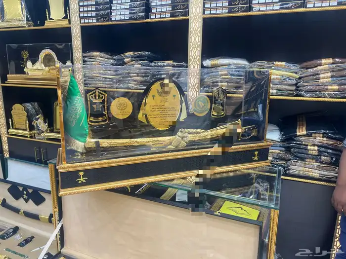 اطقم هدايا تقاعد دروع ترقية بشت زواج سيف تخرج 3