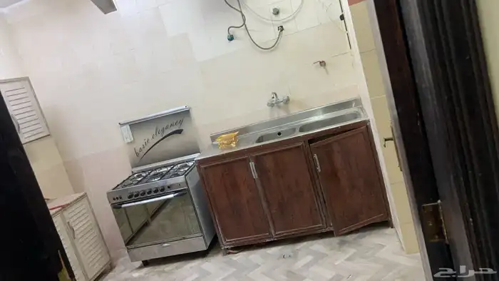 شقه دور ثاني مفروشة ونظيفة الذيبية حي ب 5