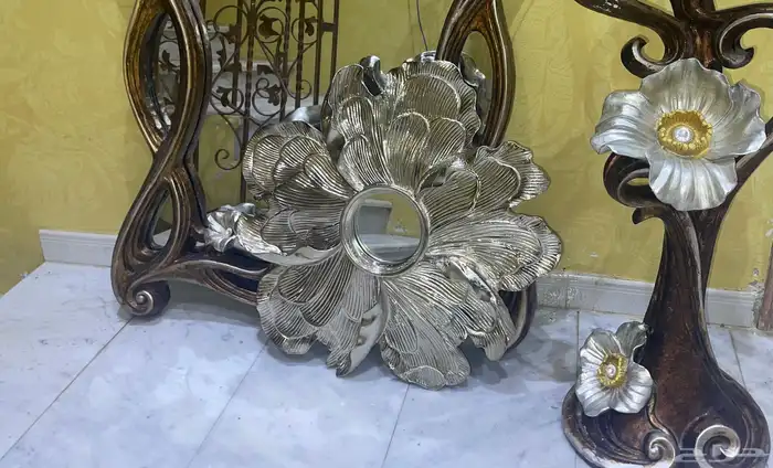 مرآة وطاولة وزينة جدار للبيع 5