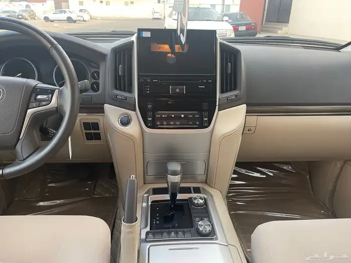 لاندكروزر 2019 تورنق بانزين تم البيع 11