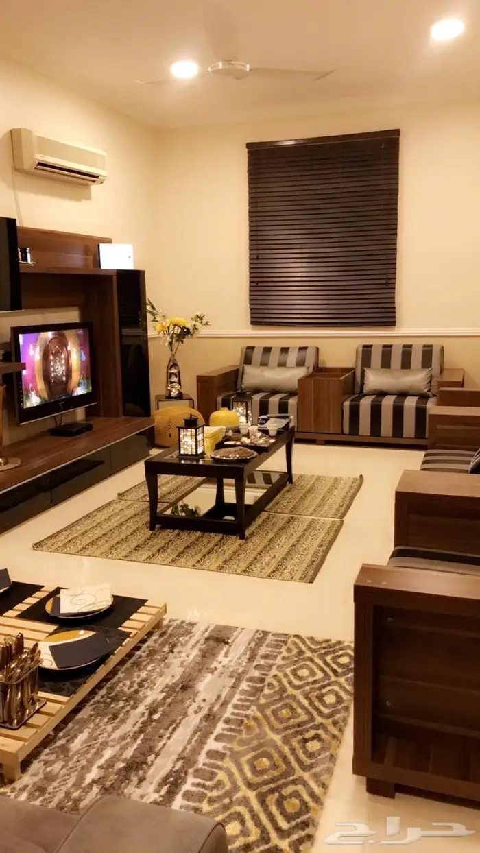 كنب مستعمل خفيف للبيع ومكتبة شبه جديدة 2