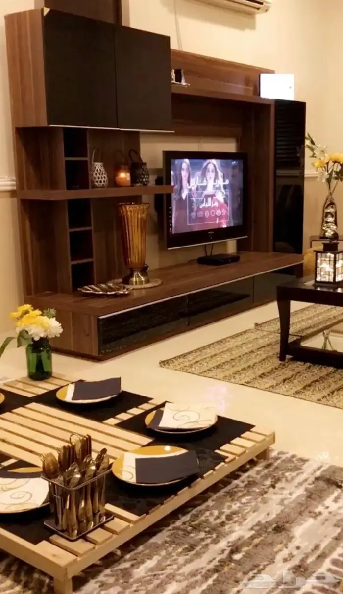 كنب مستعمل خفيف للبيع ومكتبة شبه جديدة 3