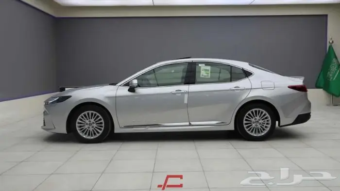 تويوتا كامري LE بنزين 2025 4