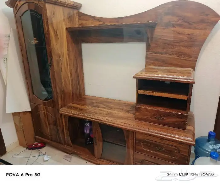 مكتبة شاشة تلفزيون وتحف 0