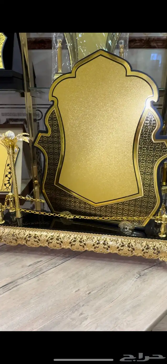 دروع جديدة بقاعدة ونخلة معدن ذهبي فاخرة 1