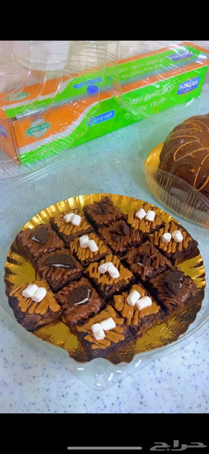 براونيز مكعبات حجم كبير ملغم شكولاته وفيه حجم علب وبكسات 3