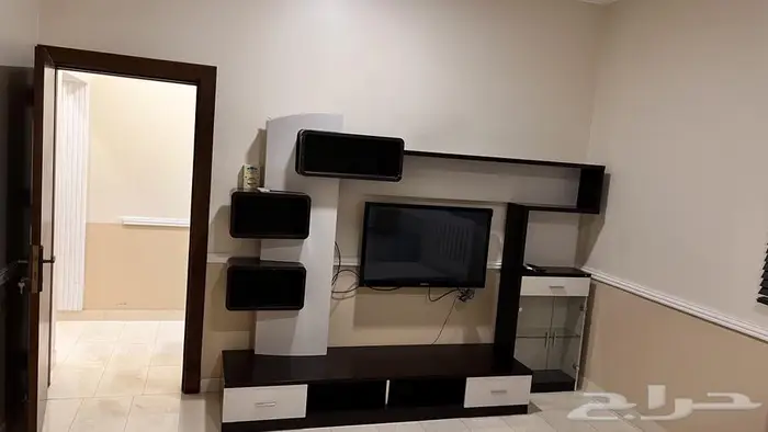 كنب مستعمل خفيف للبيع ومكتبة شبه جديدة 0