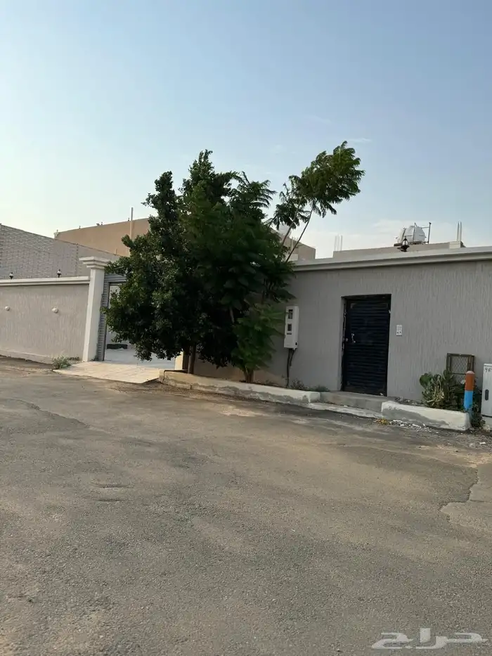 للبيع الواصلية عمارة دور وملحق بجوار مسجد جامع الوالدين 0