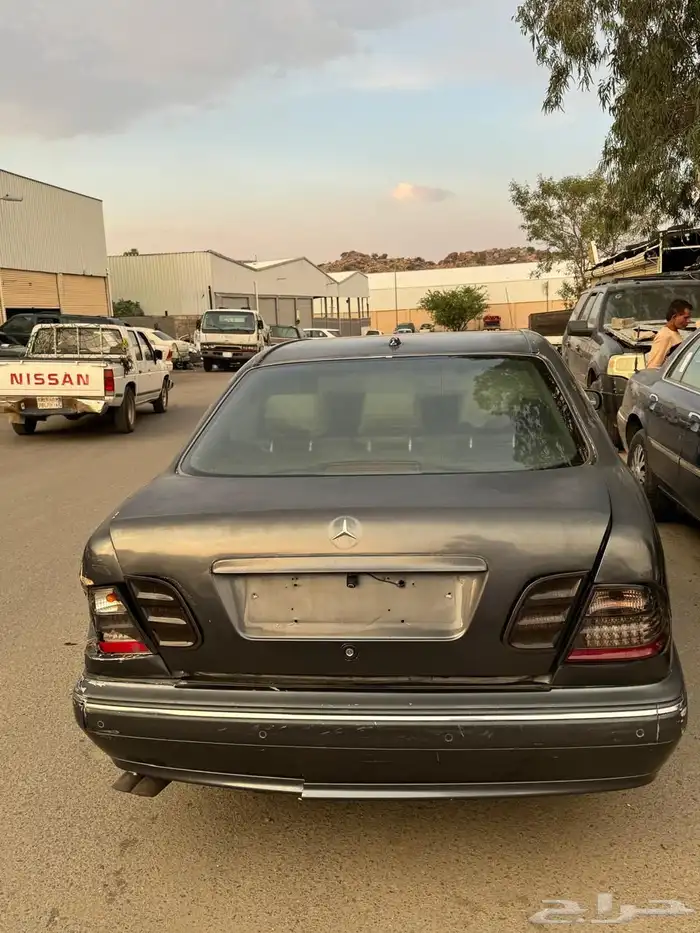 مرسيدس E320 تشليح 2001( قطع غيار فقط) 2