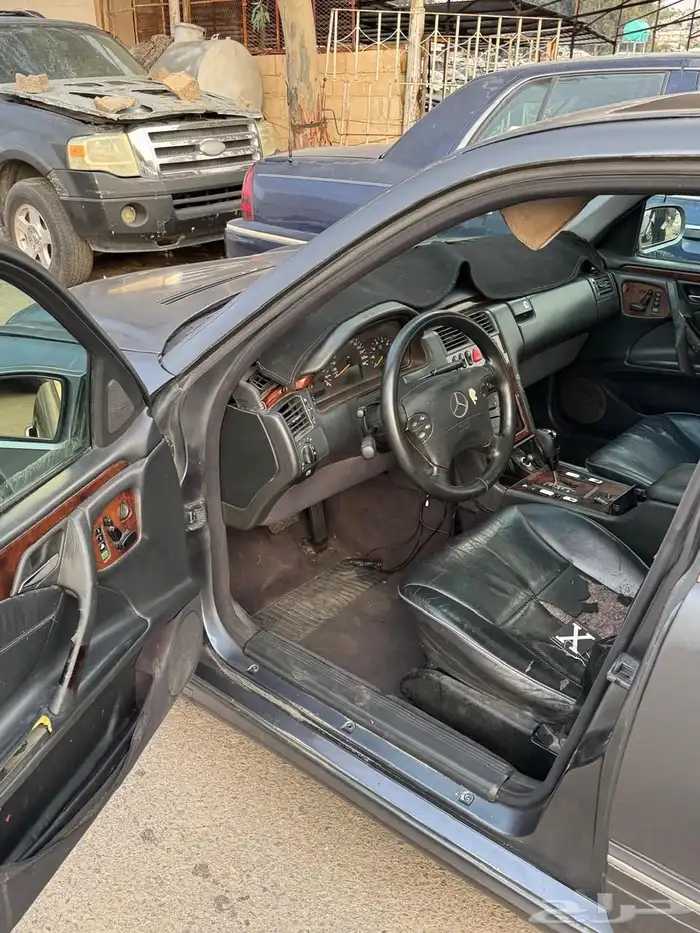 مرسيدس E320 تشليح 2001( قطع غيار فقط) 4