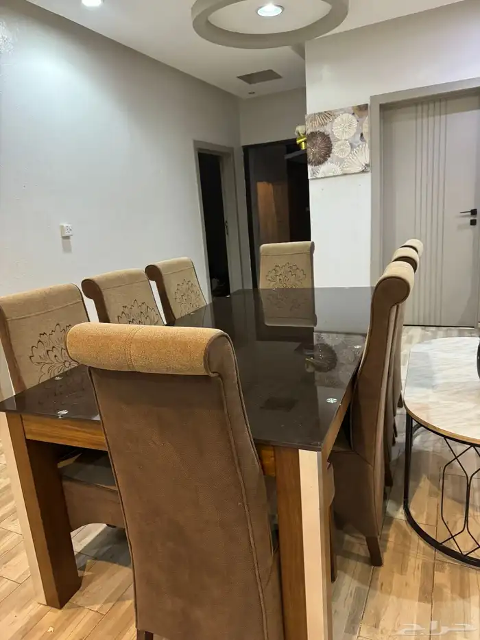 طاولة طعام ممتازة من هوم ماستر ثمان كراسي  دالوب ملابس 0