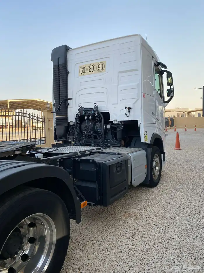 شاحنة فولفو 2020 بطاقه جمركيه 5