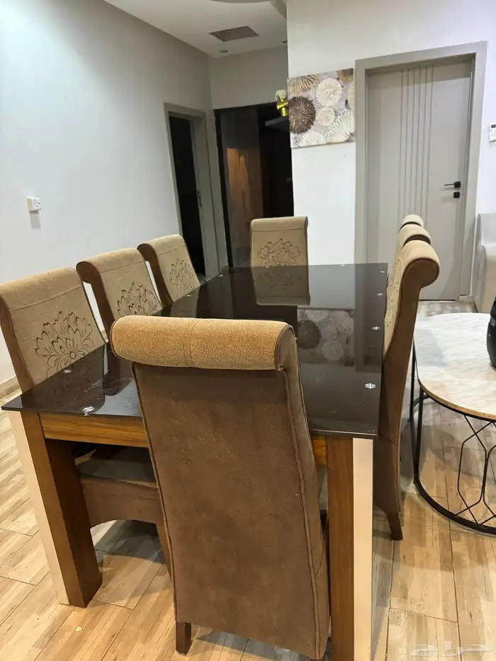 طاولة طعام ممتازة من هوم ماستر ثمان كراسي  دالوب ملابس 1