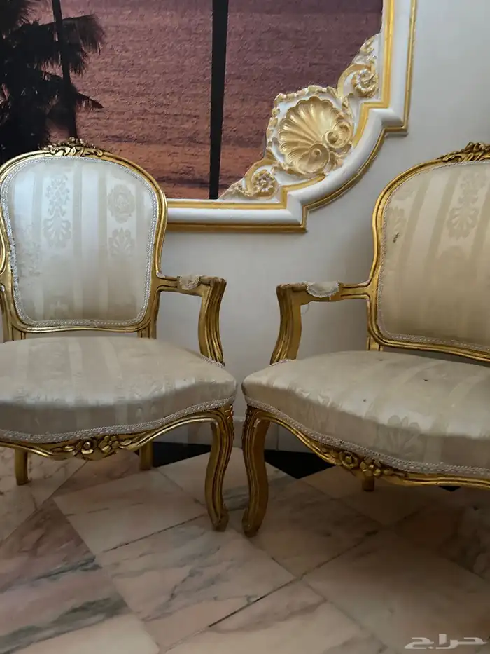 من التراث 2 كنب مع طاولة 1