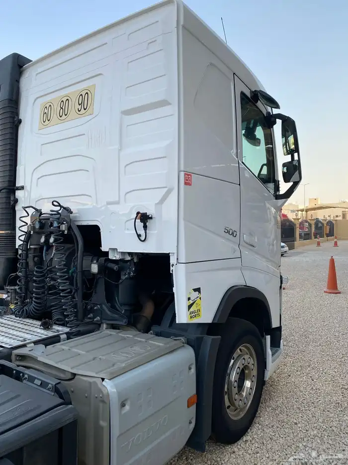 شاحنة فولفو 2020 بطاقه جمركيه 4