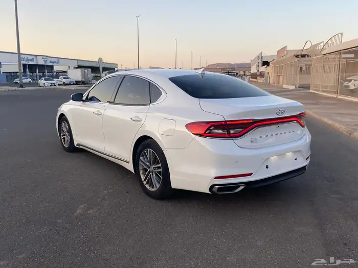 ازيرا 2019 ( بنزين ) 5
