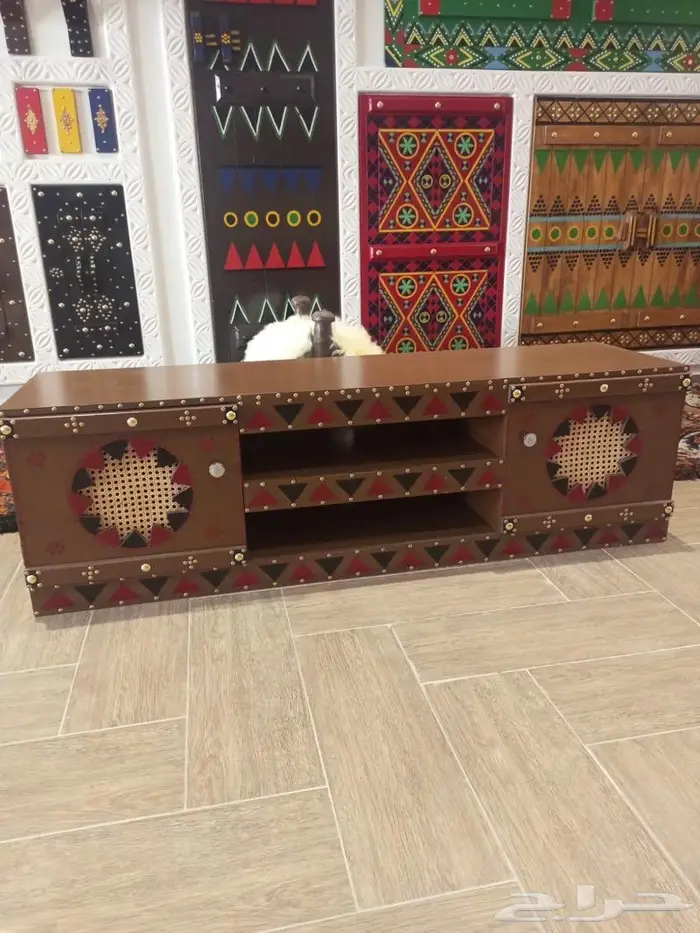 طاولة تلفزيون وخشبيات تراثية 36