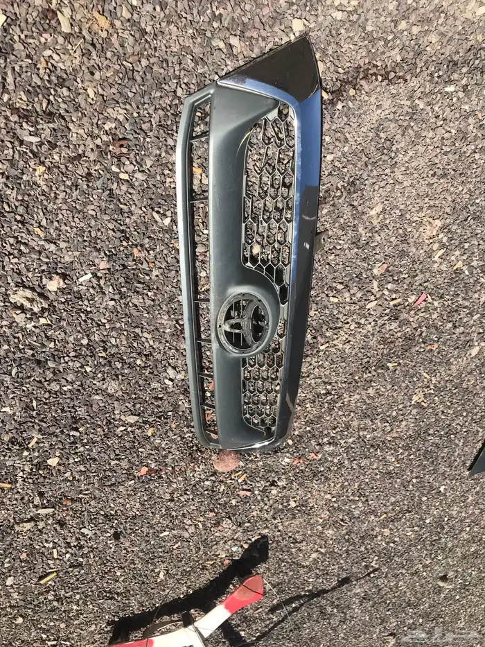 اعرض لكم دبه هايلوكس فاضي وعرض لكم طايس وا صاجت جناح هايلوكس 1