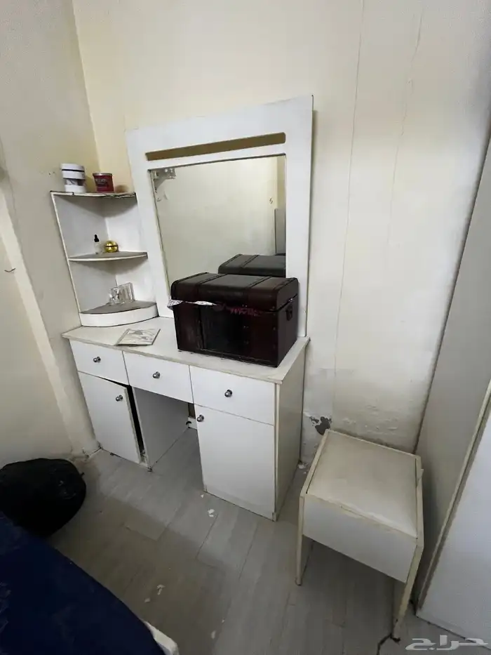 كنب وغرفه نوم للبيع 1