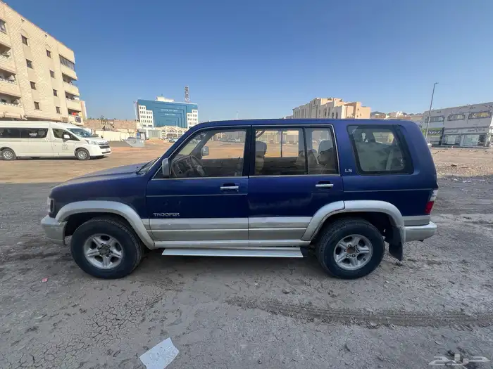 للبيع جيب ايسوزو م 2002 3