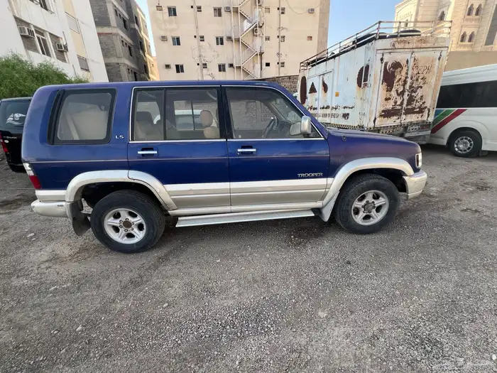 للبيع جيب ايسوزو م 2002 4