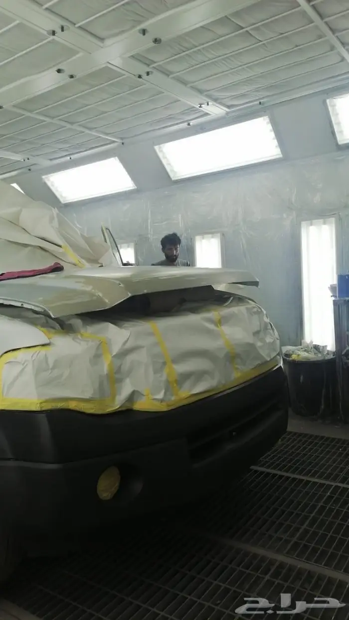 car maintenance center  bodywork  paint and mechanics 10