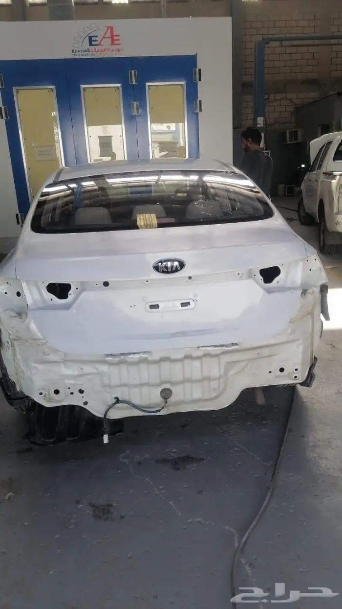 car maintenance center  bodywork  paint and mechanics 11