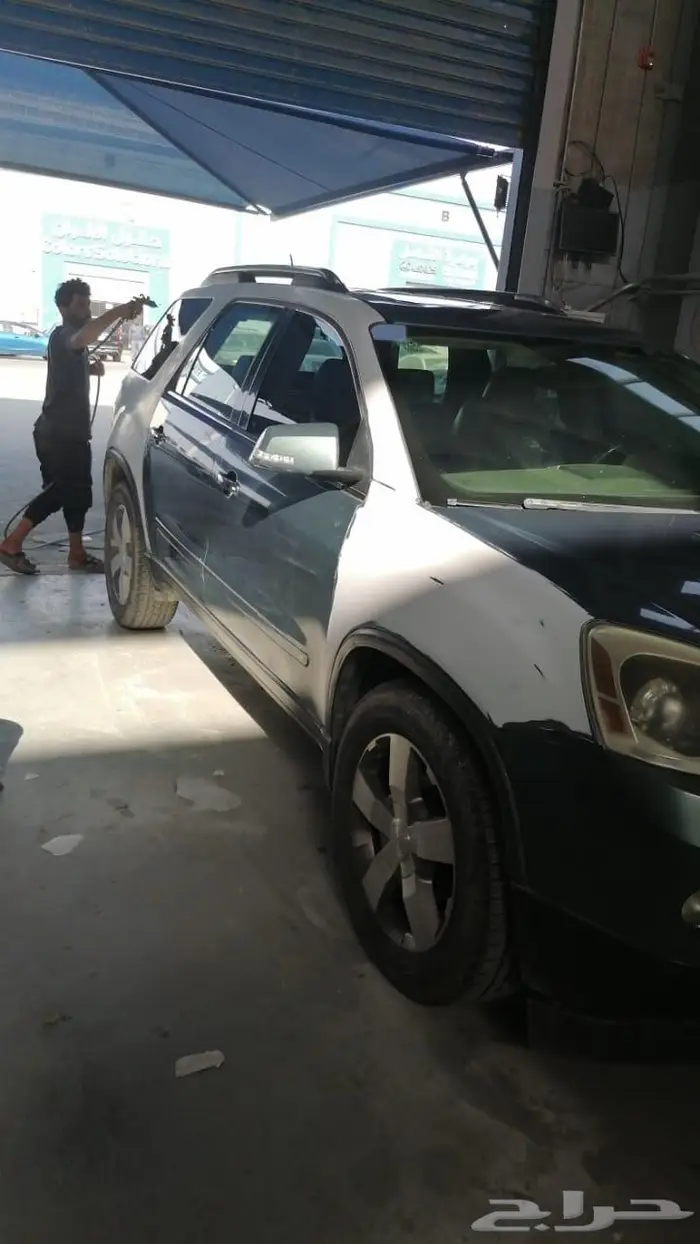 car maintenance center  bodywork  paint and mechanics 12