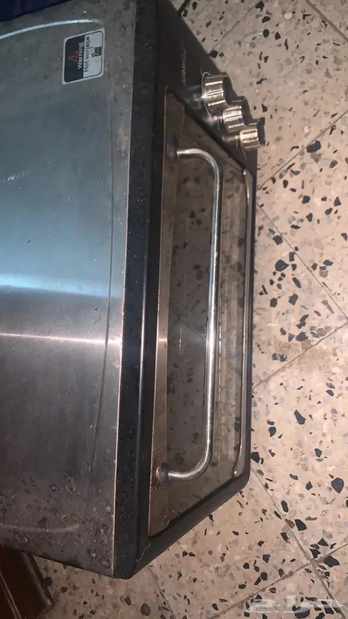 اغراض سرير ودولاب ومرايه وفرن كهربائي 2