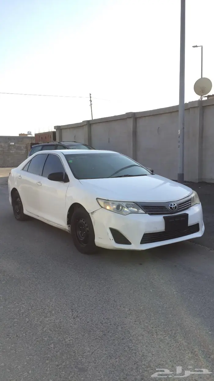 للبيع كامري 2013 GL او البدل 4