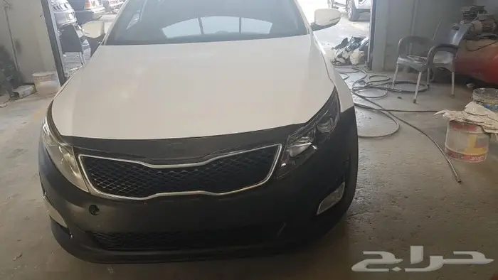 car maintenance center  bodywork  paint and mechanics 3