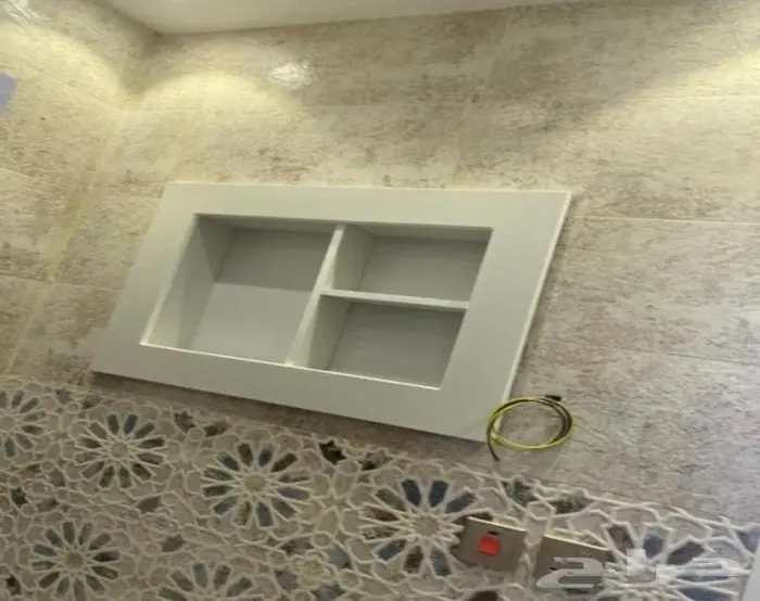 ديكور غطاء مكيف شباك لتغطية الحائط مصنوع من الخشب 8