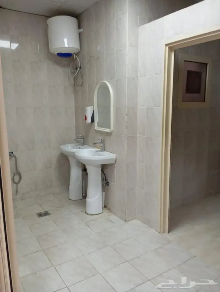 سكن عزاب للإيجار بالكامل 11 غرفة طريق ديراب حي الفواز بندة 7