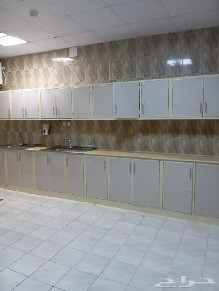 سكن عزاب للإيجار بالكامل 11 غرفة طريق ديراب حي الفواز بندة 13