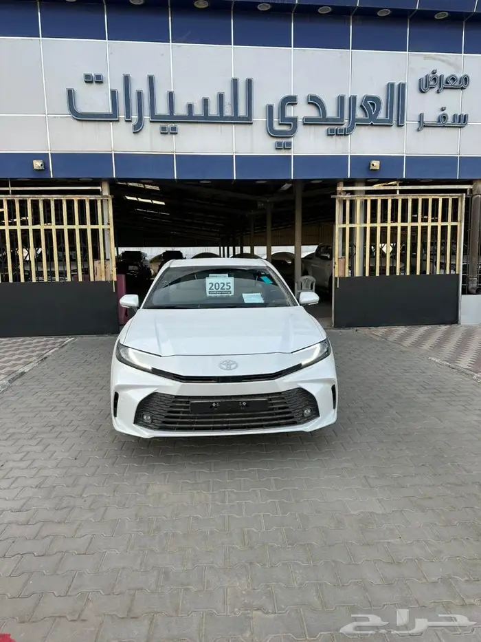 تويوتا كامري E بنزين 2025 0