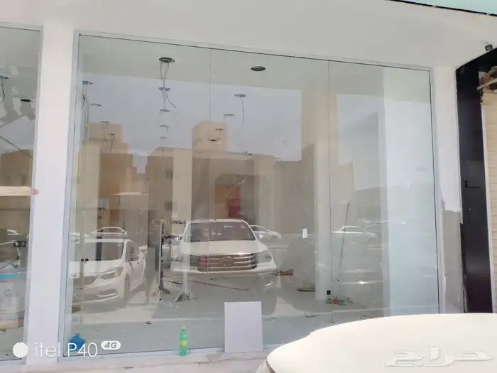 فني تركيب زجاج سكريت ومرايات 3