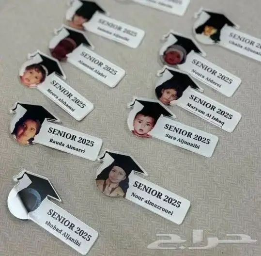 هدايا بروشات تخرج 2025 9