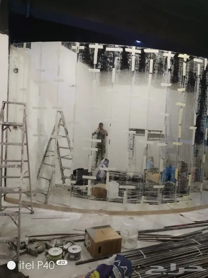 فني تركيب زجاج سكريت ومرايات 1