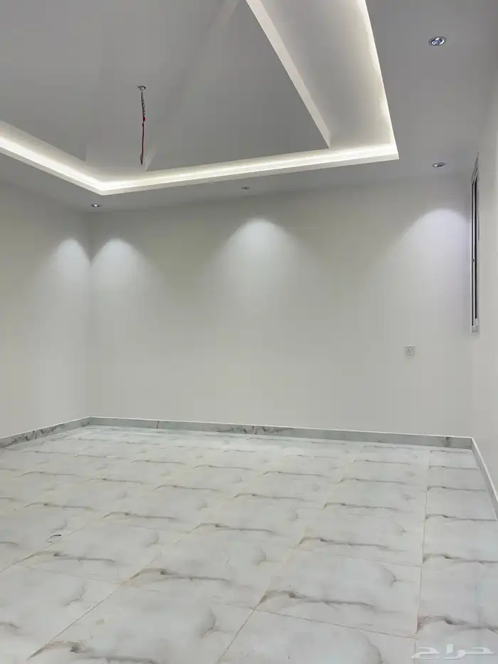 شقق تمليك ببطحاء قريش موقع مميز جدا  مكونه من 5 غرف 2