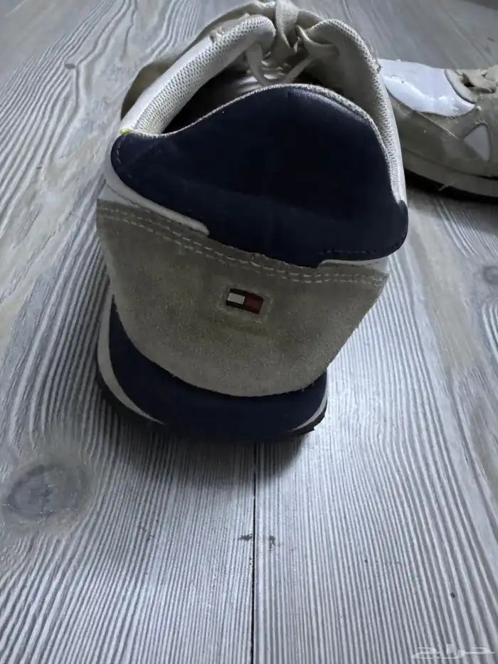 حذاء ( جزمة) من تومي هيلفيجر ابيض 2