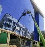 نظافة واجهات زجاجية وكلادنج. 0