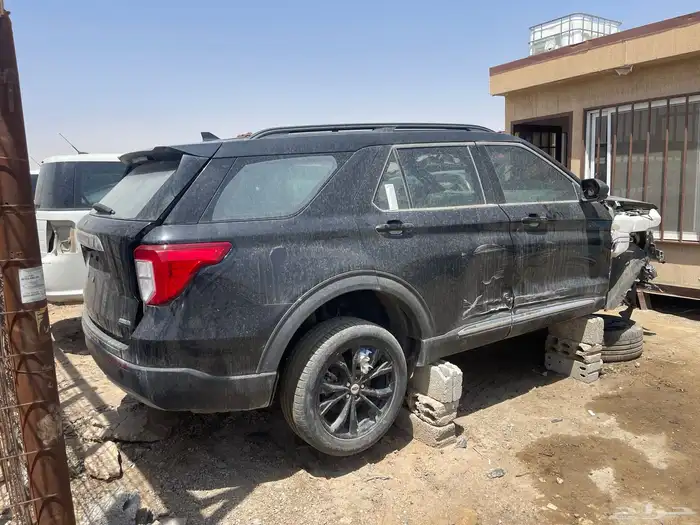 سيارات جمس و فورد تباع قطع غيار من مجموعة محلات في التشليح 2