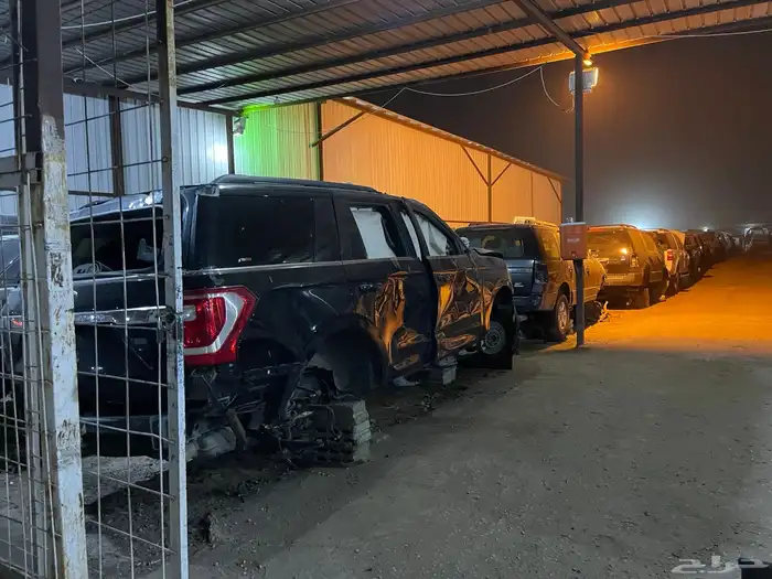 سيارات جمس و فورد تباع قطع غيار من مجموعة محلات في التشليح 35