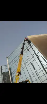 نظافة واجهات زجاجية وكلادنج. 3